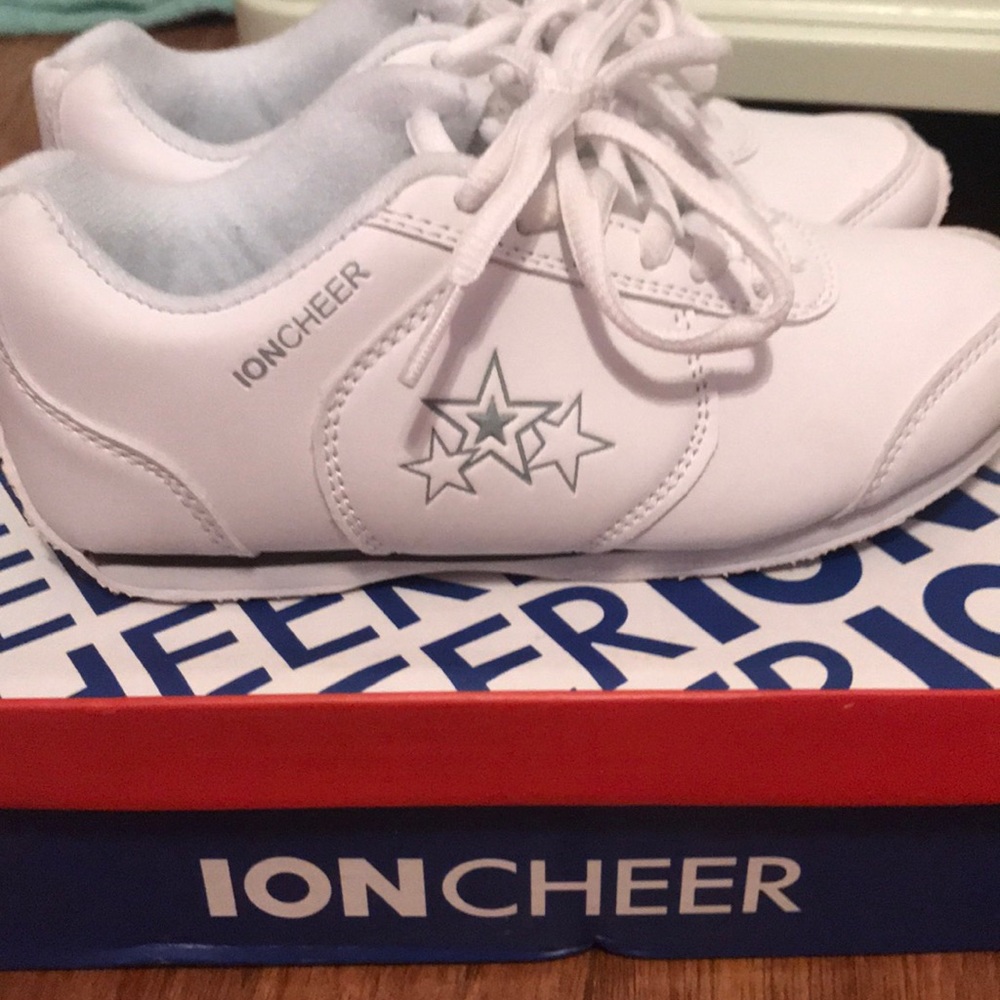 Ion cheer shoes